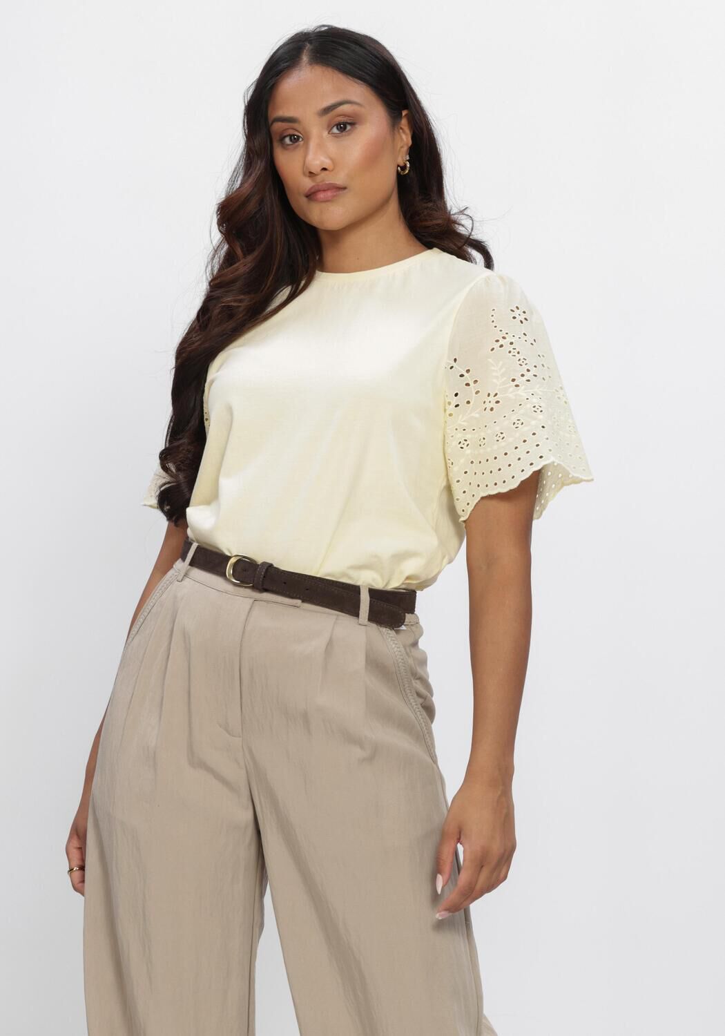 Gelbe Y.A.S. T-shirt YASLEX SS TOP W. EMB SLEEVES S. - large