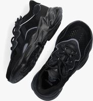 Schwarze ADIDAS Sneaker low OZWEEGO C - medium
