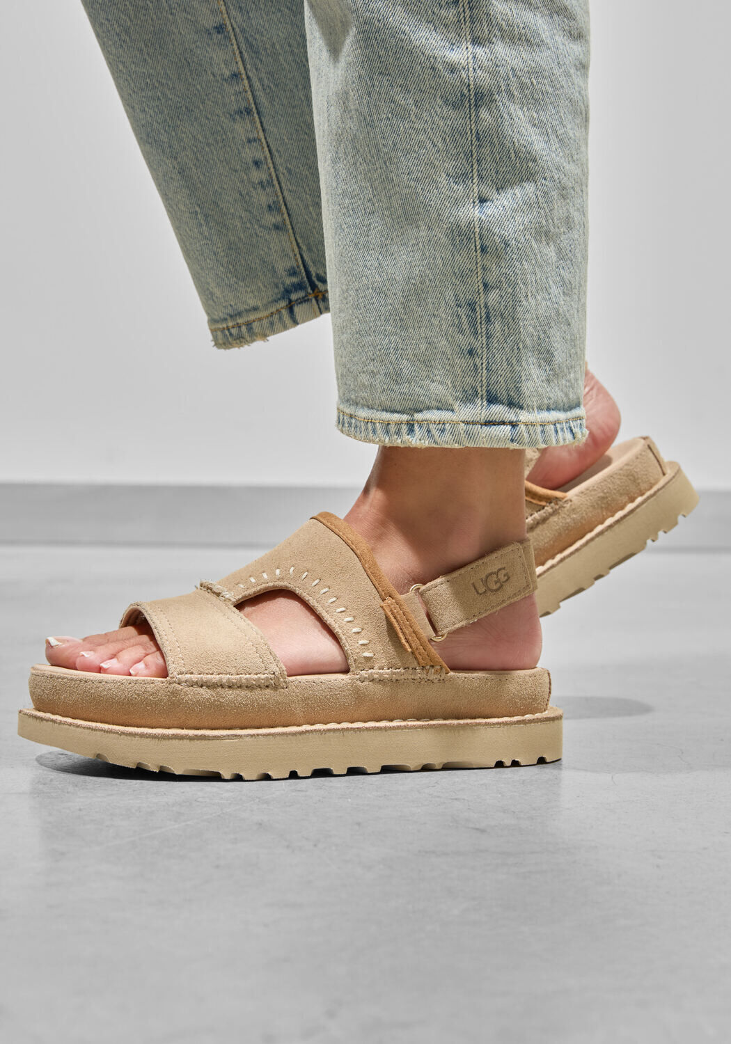 Beige UGG Flache Sandalen W GOLDENSTAR REGENERATE - medium