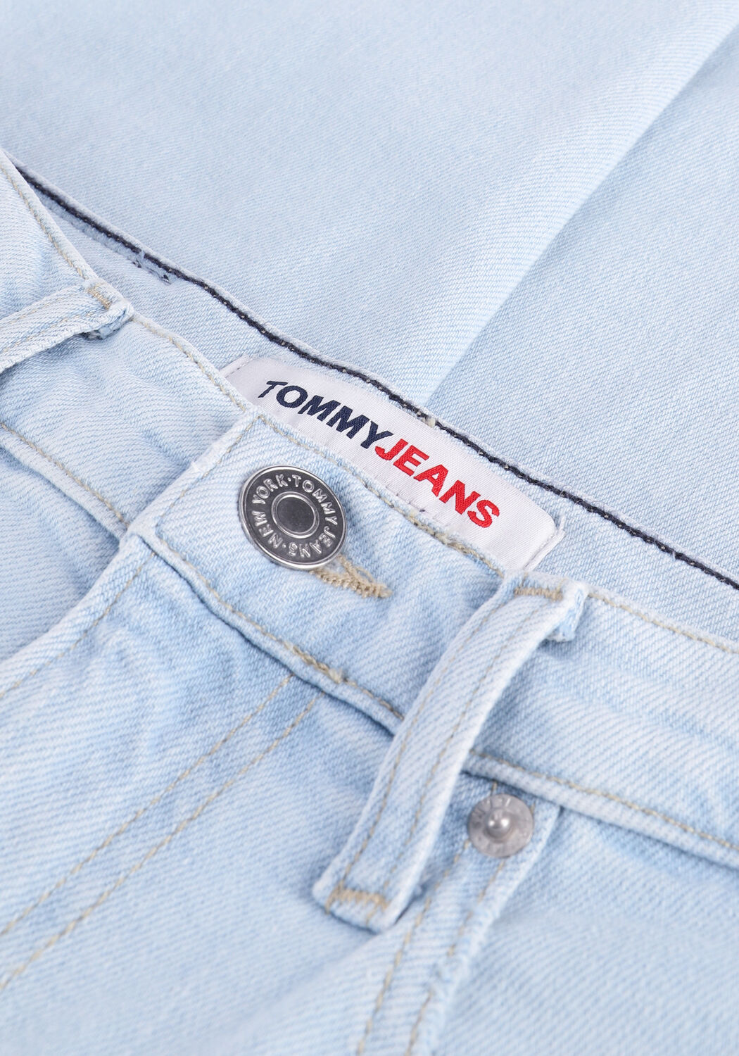 Hellblau TOMMY JEANS Mom jeans MOM JEAN UHR TPRD BF6113 | Omoda 