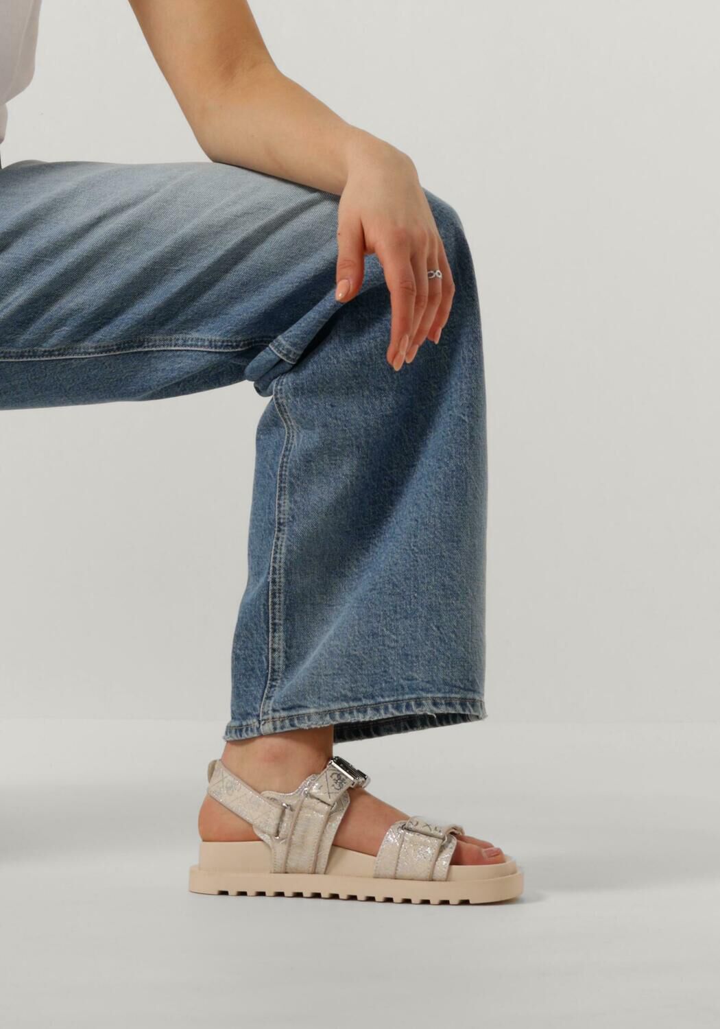 Beige GUESS Sandalen FABELIS - large