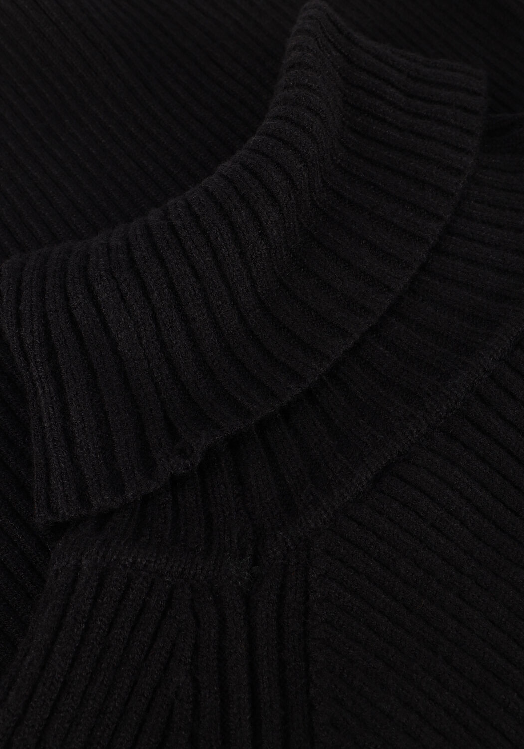 Schwarze MINUS Rollkragenpullover AVA KNIT TURTLENECK - large
