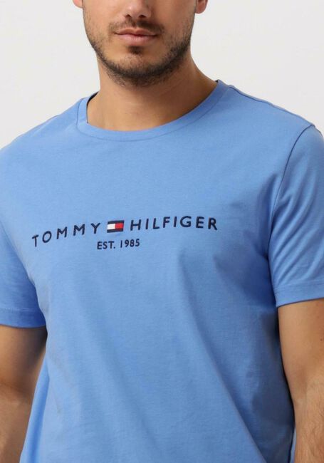 Blaue TOMMY HILFIGER T-shirt TOMMY LOGO TEE - large