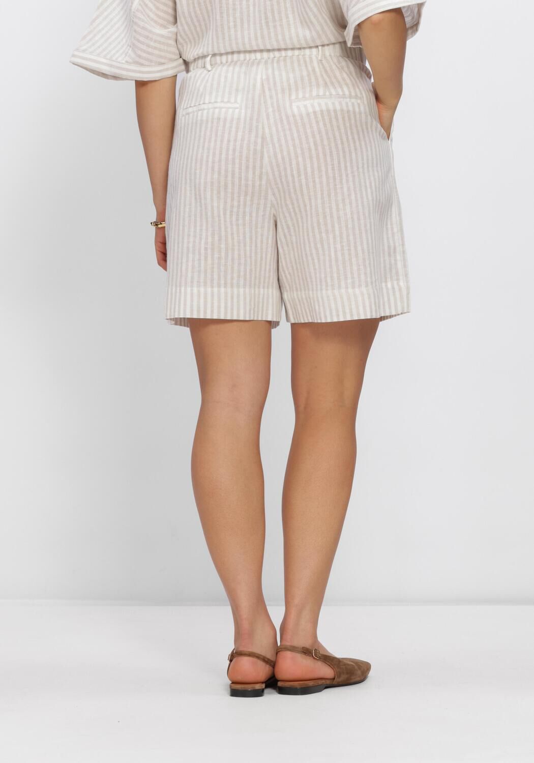 Graue WITHBLACK Hosen WBLBIANCA SHORTS - large