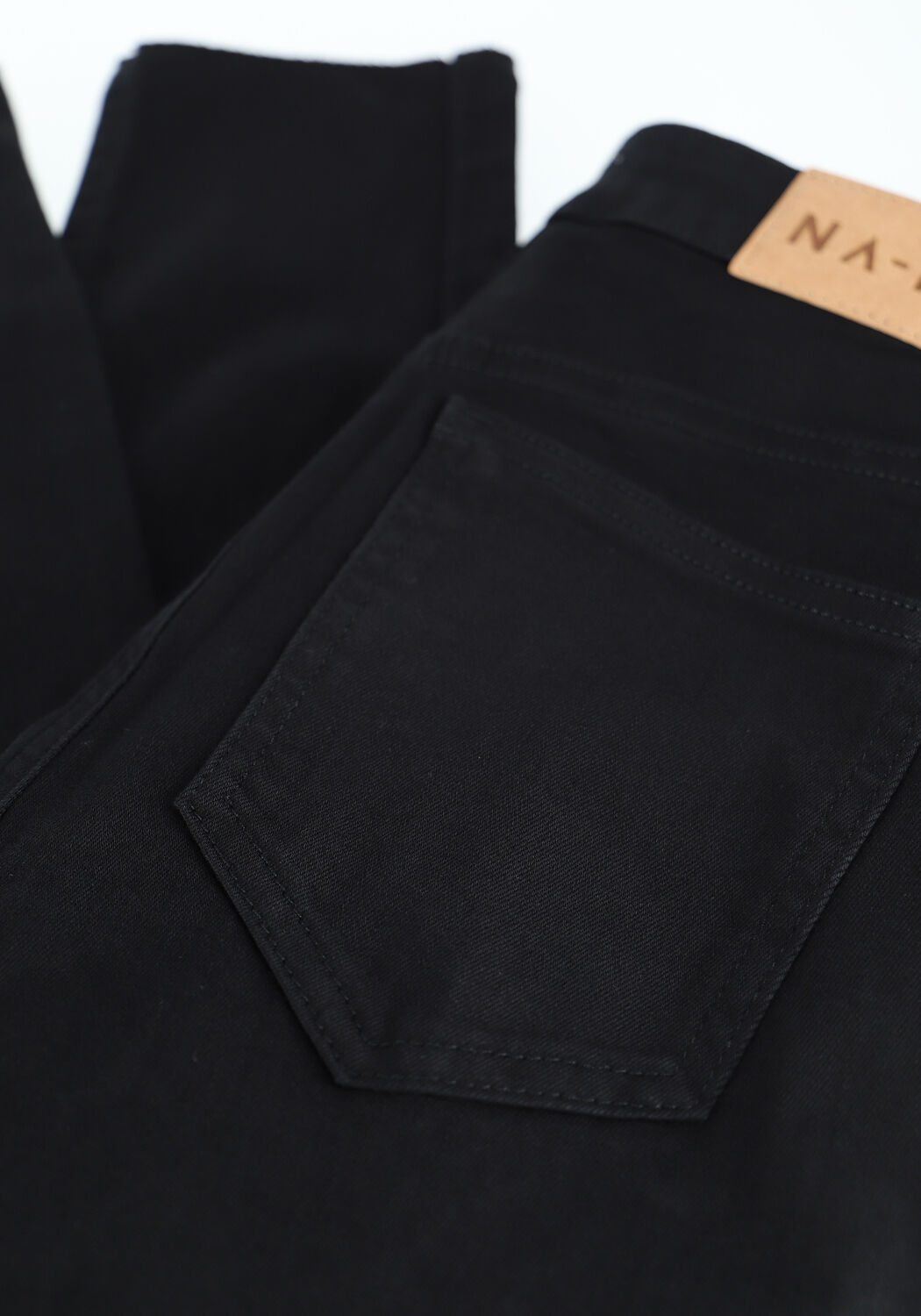 Schwarze NA-KD Skinny jeans SKINNY HIGH WAIST RAW HEM JEAN - large