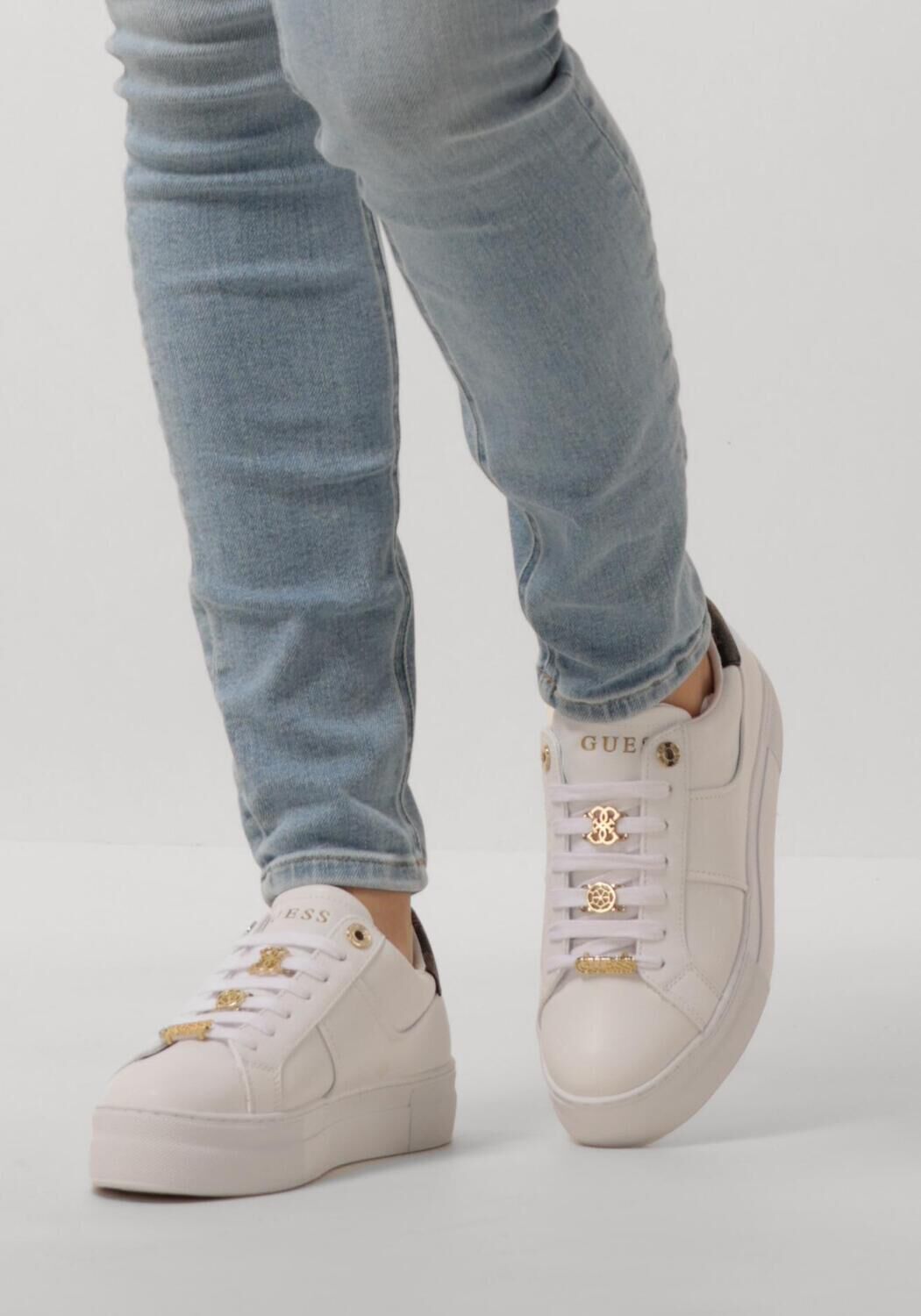 Wei&szlig;e GUESS Sneaker Low GIELLA - large