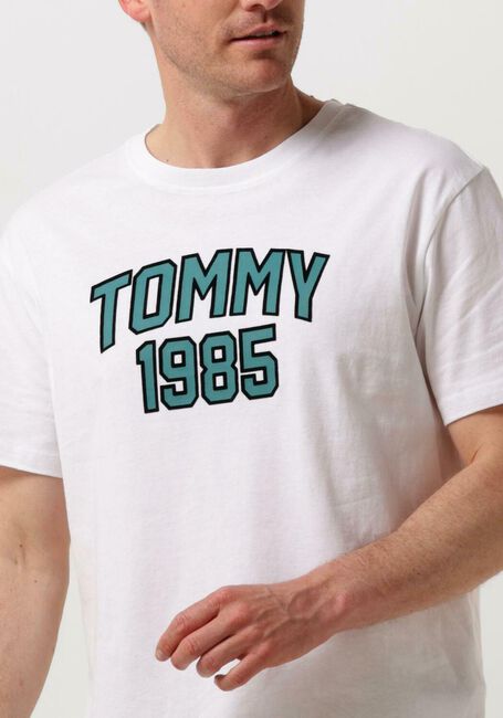 Weiße TOMMY JEANS T-shirt TJM REG TOMMY VARSITY SPORT TEE - large