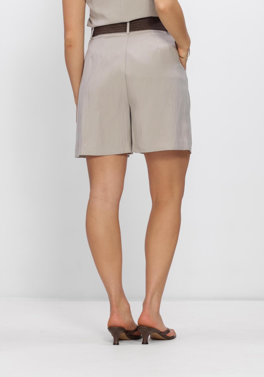 Graue WITHBLACK Hosen WBLMARITSA HW TAILORED SHORTS - large