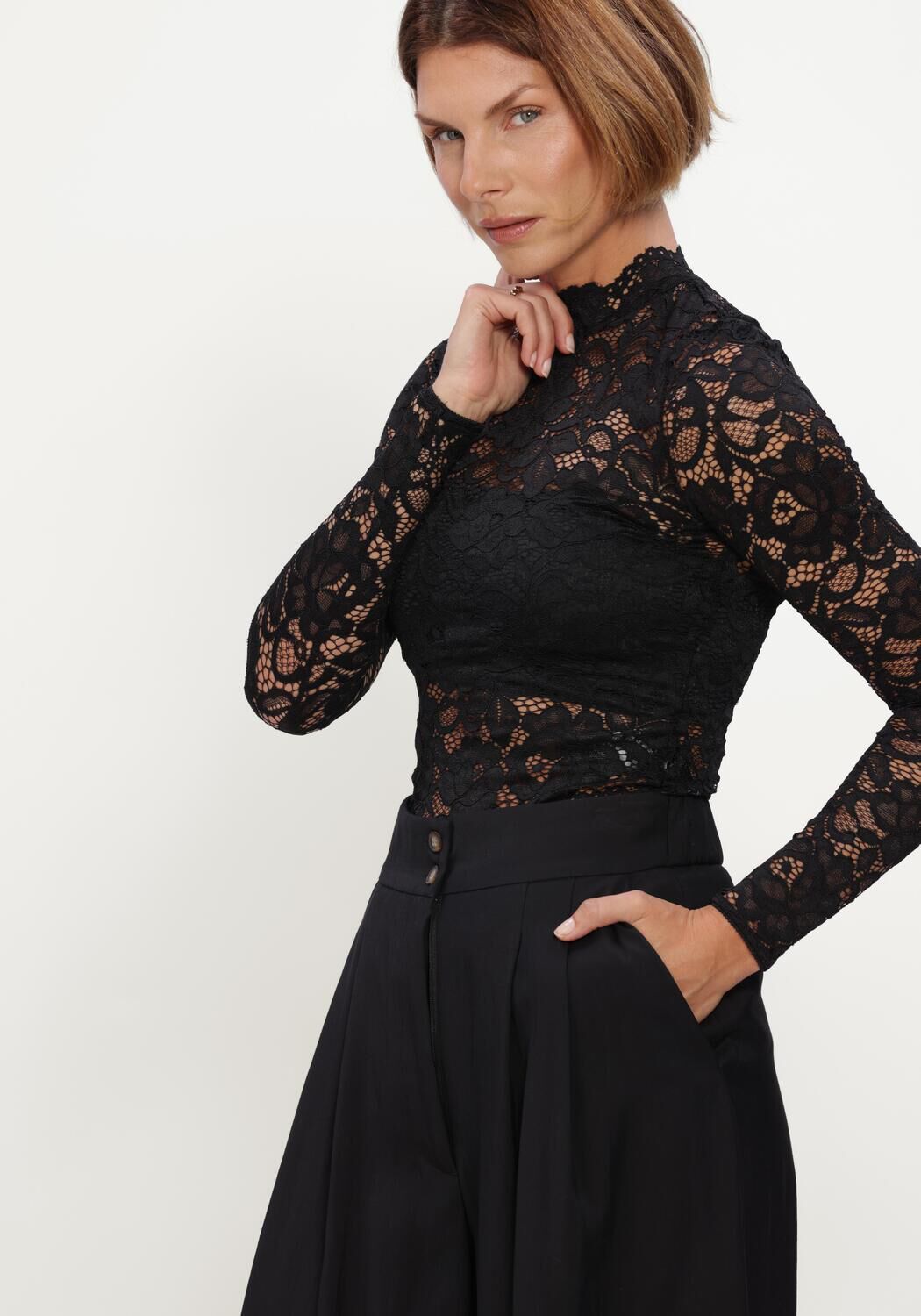 Schwarze Y.A.S. Top YASLACEY LS LACE TOP - large