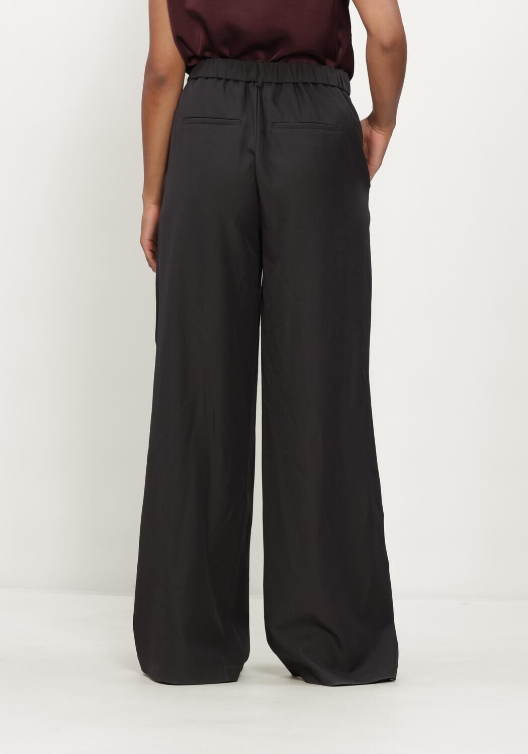 Schwarze OMODA ATELIER Weite Hose OM-ROBIN X QUINTY - large