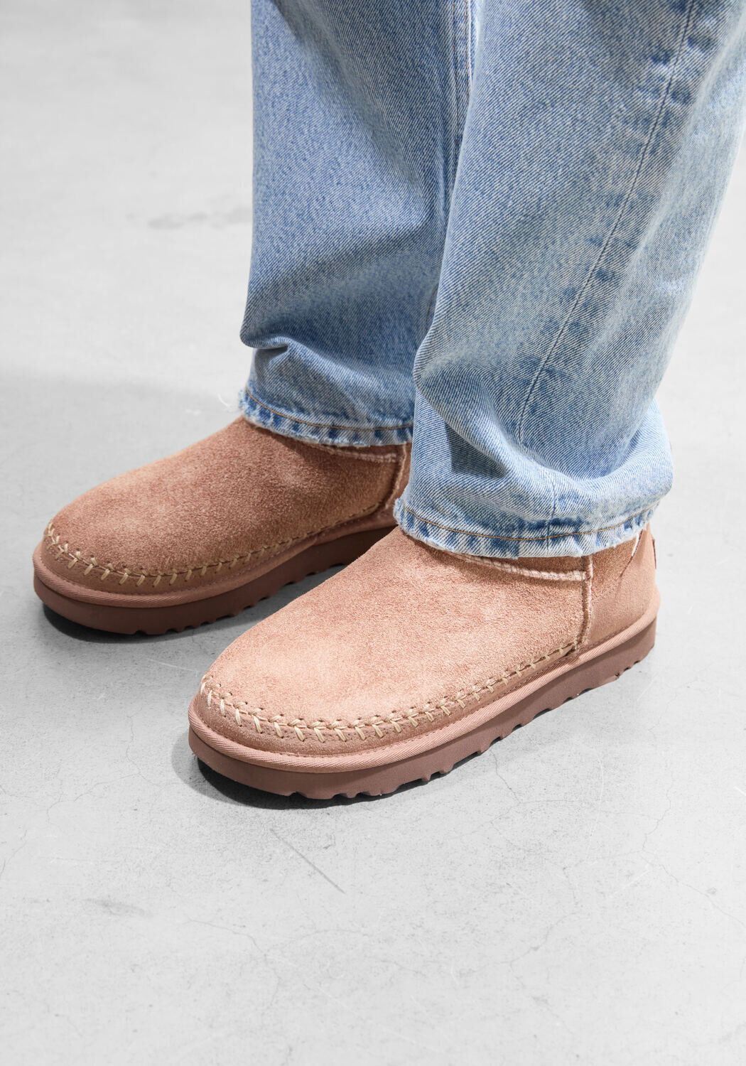 Braune UGG Winterstiefel W CLASSIC ULTRA MINI BIARRITZ - medium