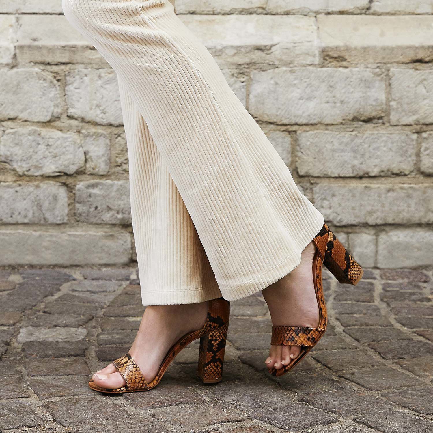 Cognacfarbene NOTRE-V Flache Sandalen 4706 - large