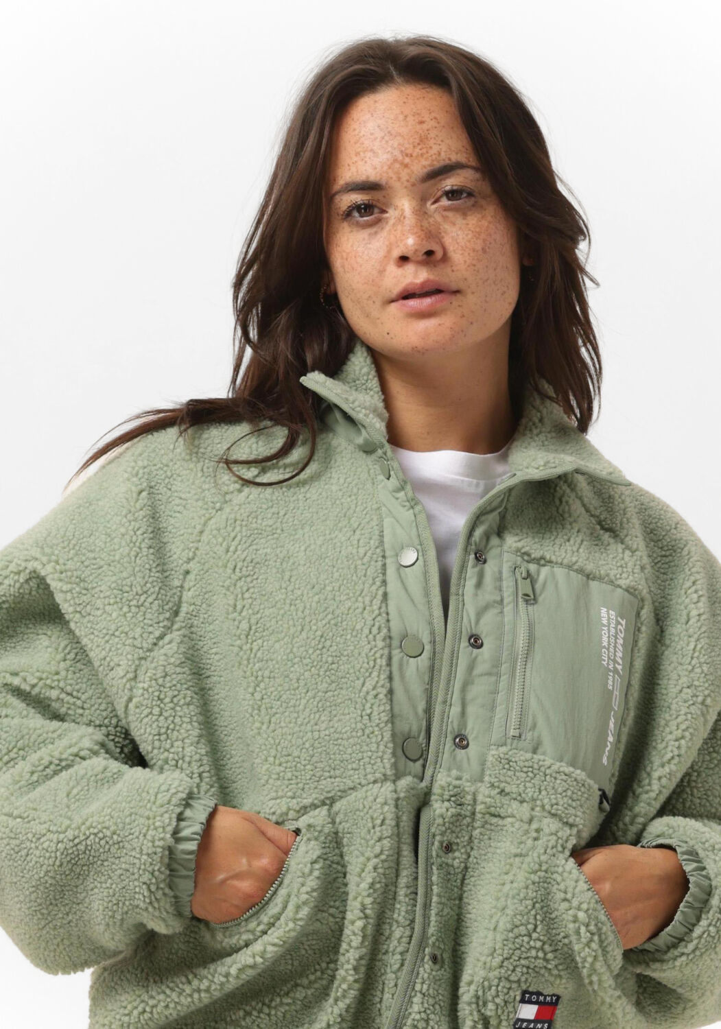 Grüne TOMMY JEANS Teddy-Jacke TJW REVERSIBLE SHERPA JACKET | Omoda
