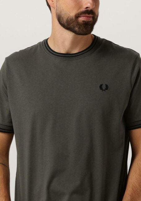 Olive FRED PERRY T-shirt TWIN TIPPED T-SHIRT - large