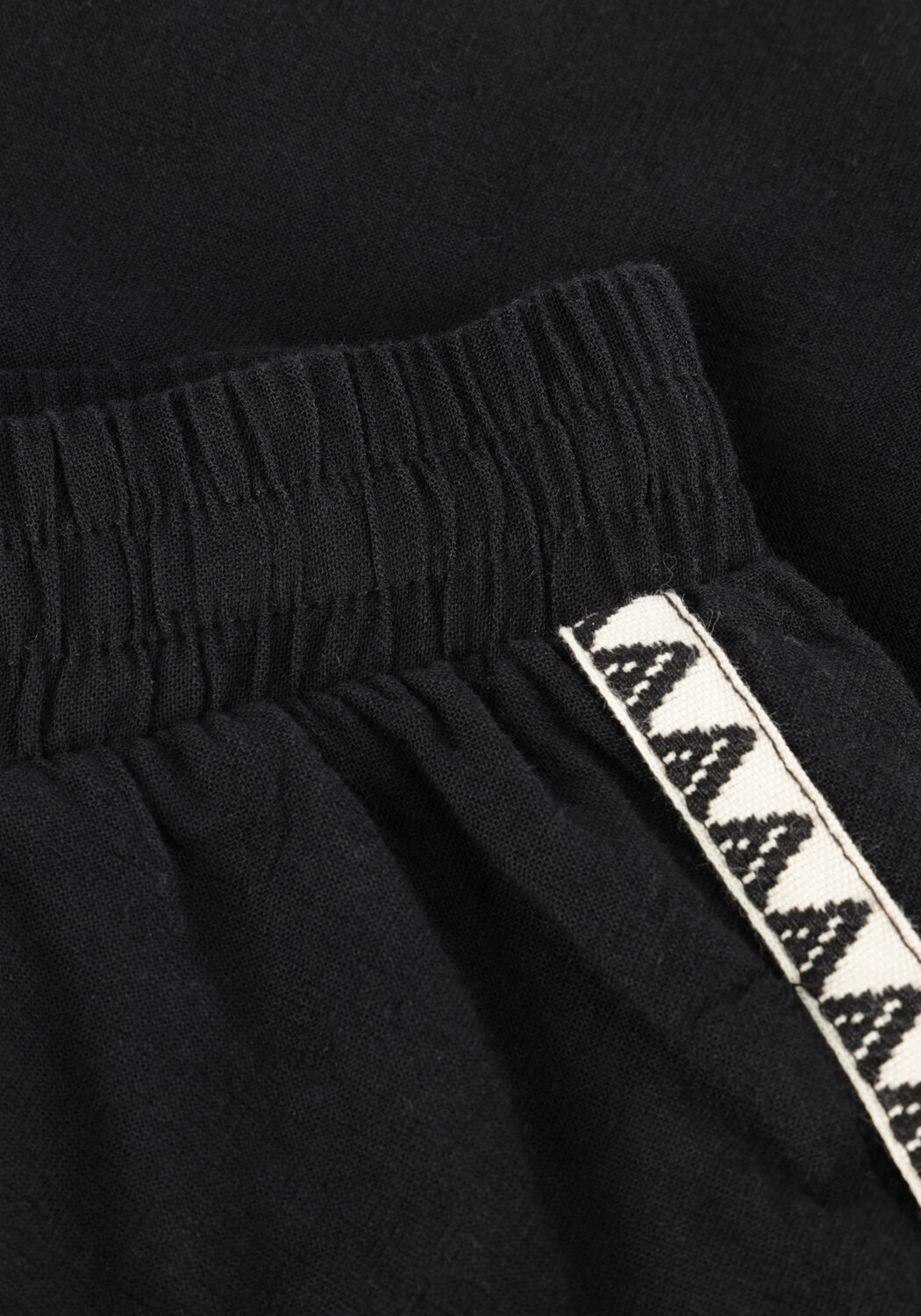 Schwarze DEVOTION Kurze Hose THALIA - large