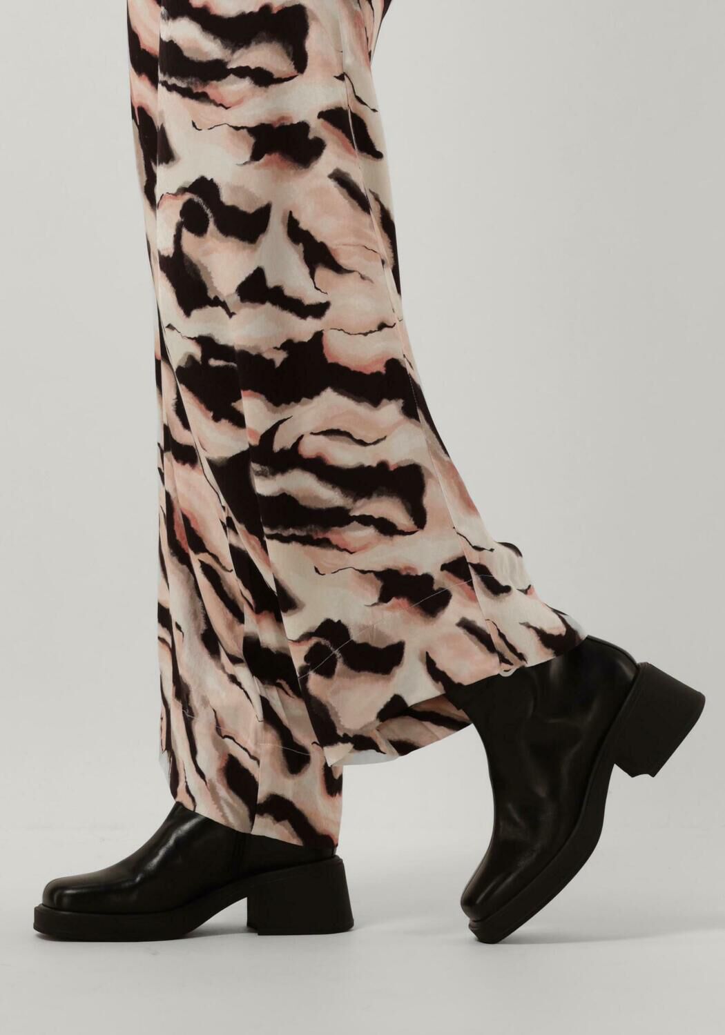 Schwarze VAGABOND SHOEMAKERS Stiefeletten DORAH 5642-201 - large