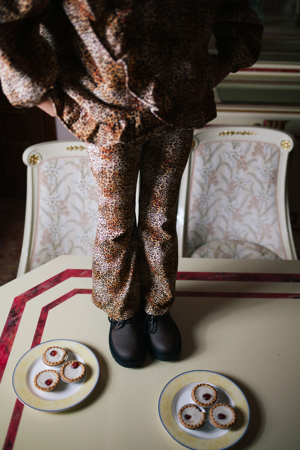 Braune DAILY BRAT Schlaghose LEOPARD HEART FLARED PANTS - large