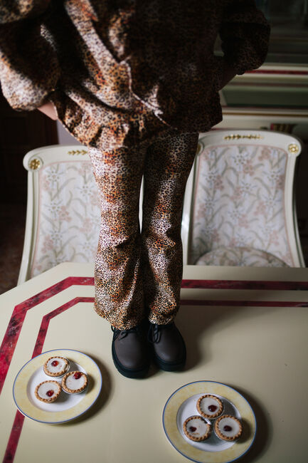 Braune DAILY BRAT Schlaghose LEOPARD HEART FLARED PANTS - large