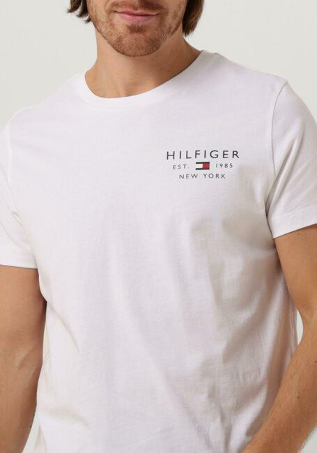 Weiße TOMMY HILFIGER T-shirt BRAND LOVE SMALL LOGO TEE - large