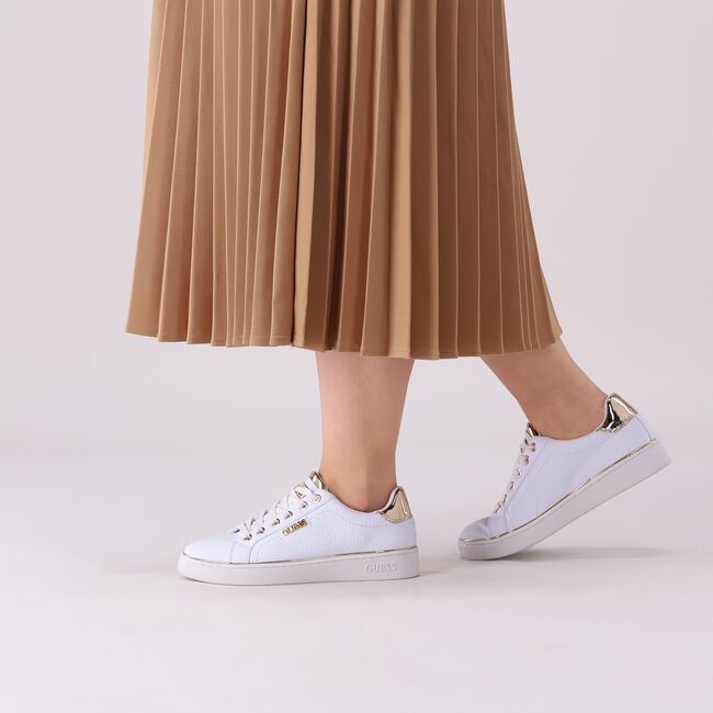 Weiße GUESS Sneaker Low BECKIE Weiße GUESS Sneaker Low BECKIE - large