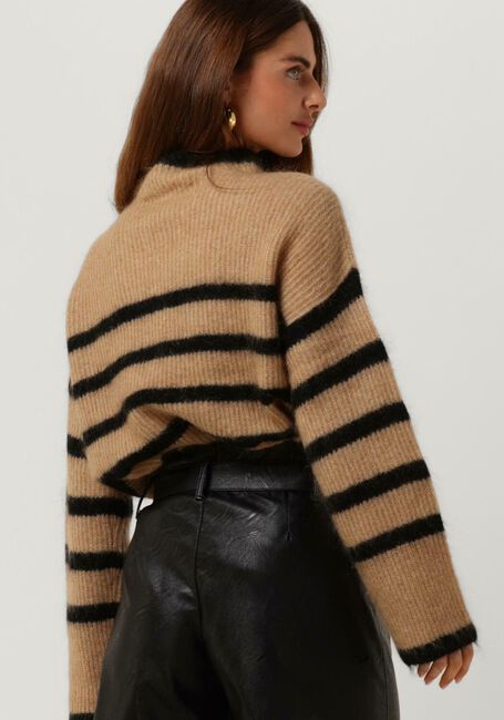 Camelfarbene SECOND FEMALE Pullover OVALIS KNIT T-NECK - large