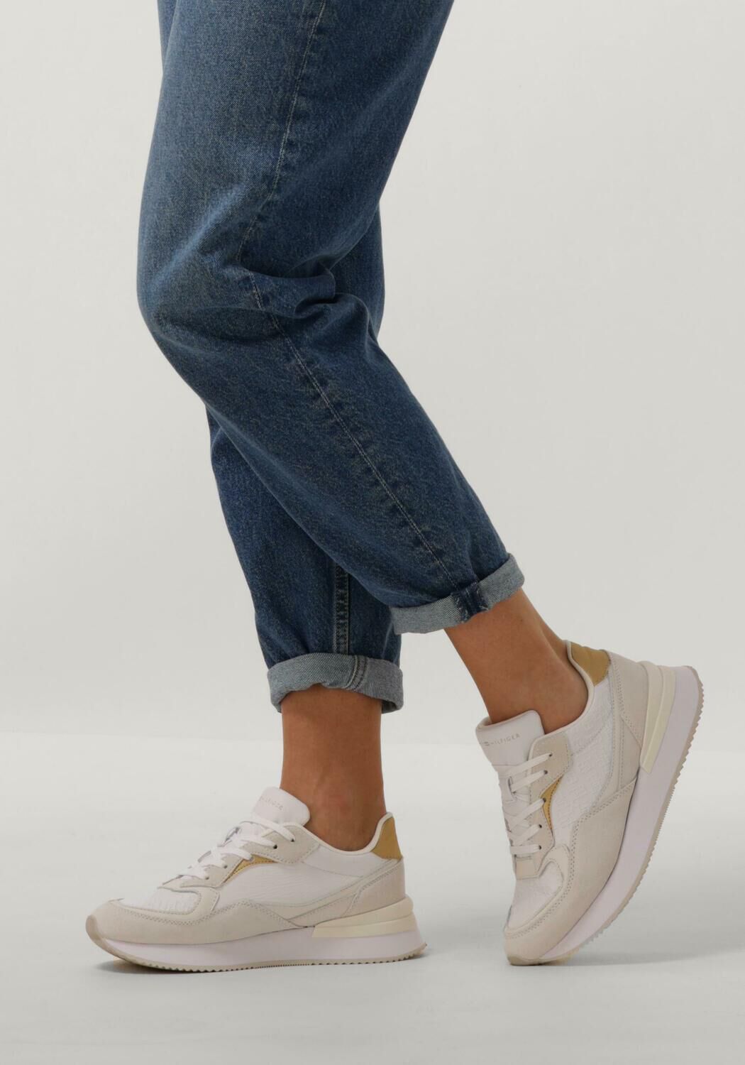 Wei&szlig;e TOMMY HILFIGER Sneaker Low LUX MONOGRAM RUNNER - large