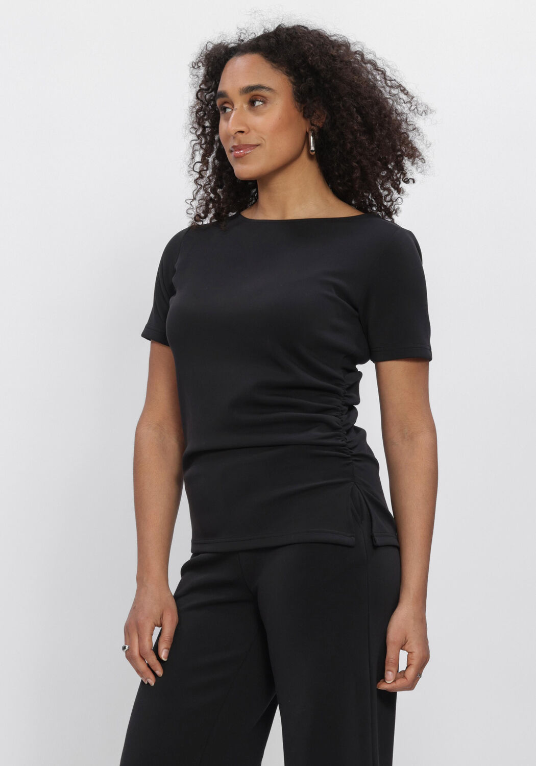 Schwarze MY ESSENTIAL WARDROBE T-shirt MWHELLE ASSYMETRIC TEE - large