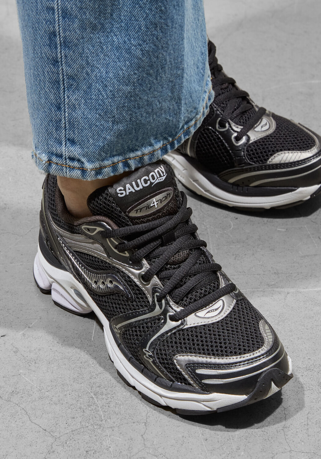 Schwarze SAUCONY Sneaker Low PROGRID TRIUMPH 4 - large