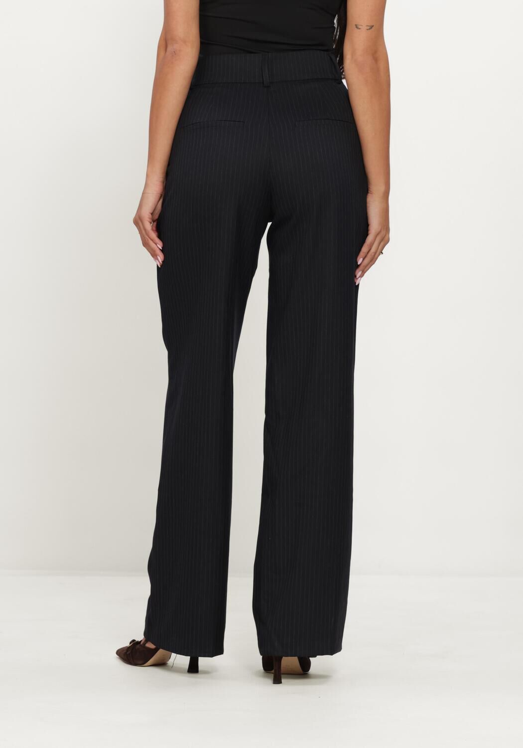 Schwarze NEO NOIR Hose NATHALIE SLIM PINSTRIPE PANTS - large