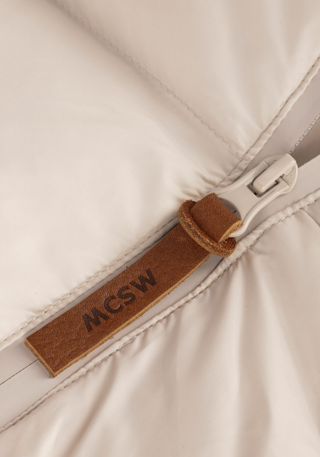 Wei&szlig;e MOSCOW Wattierte Jack OGMUNDA - large