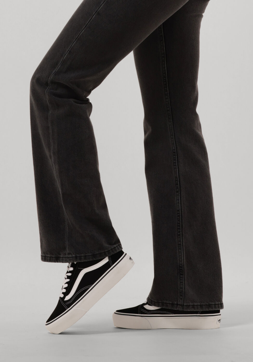 Schwarze VANS Sneaker Low UA OLD SKOOL PLATFORM - large