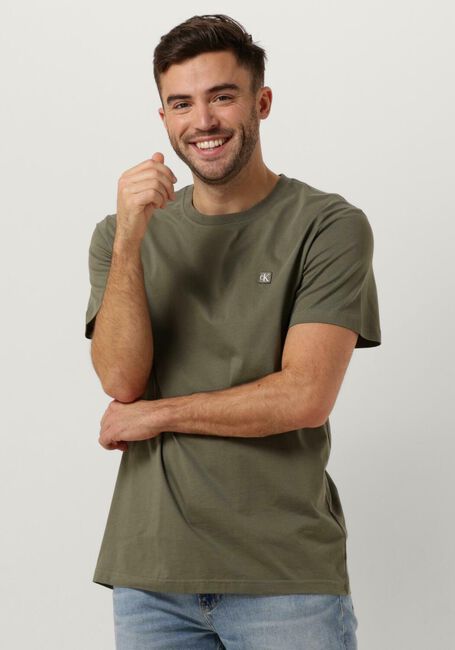 Olive CALVIN KLEIN T-shirt CK EMBRO BADGE TEE - large