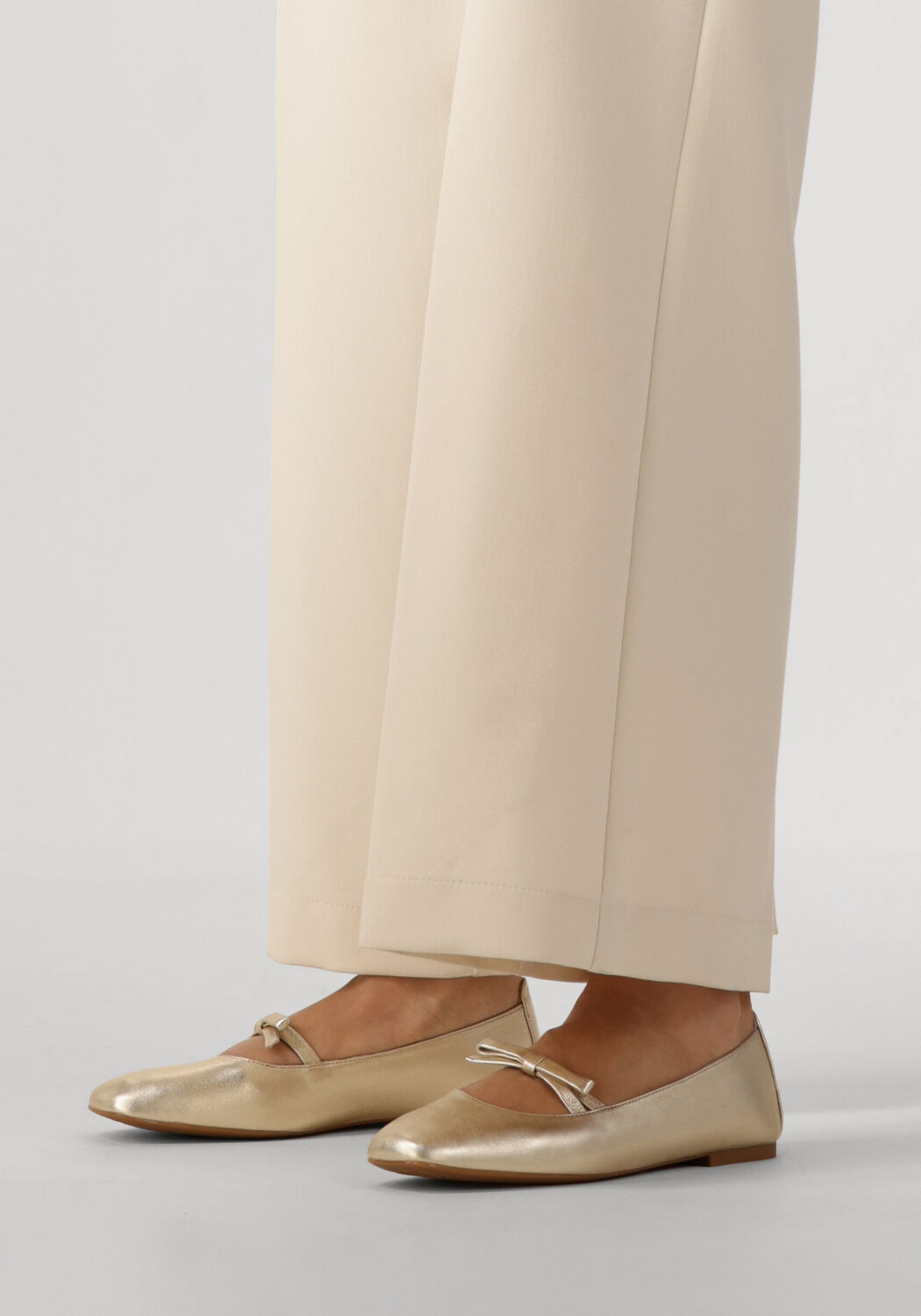 Goldfarbene UNISA Ballerinas BETAR - large