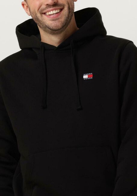 Schwarze TOMMY JEANS Pullover TJM REG BADGE HOODIE EXT - large