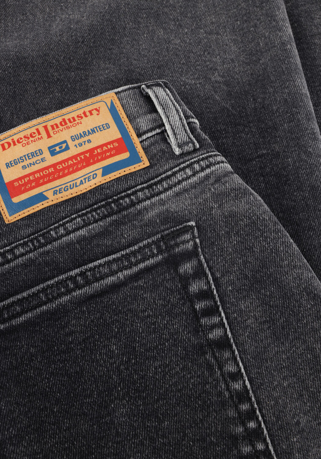 Dunkelgrau DIESEL Wide jeans 1978 D-AKEMI - large