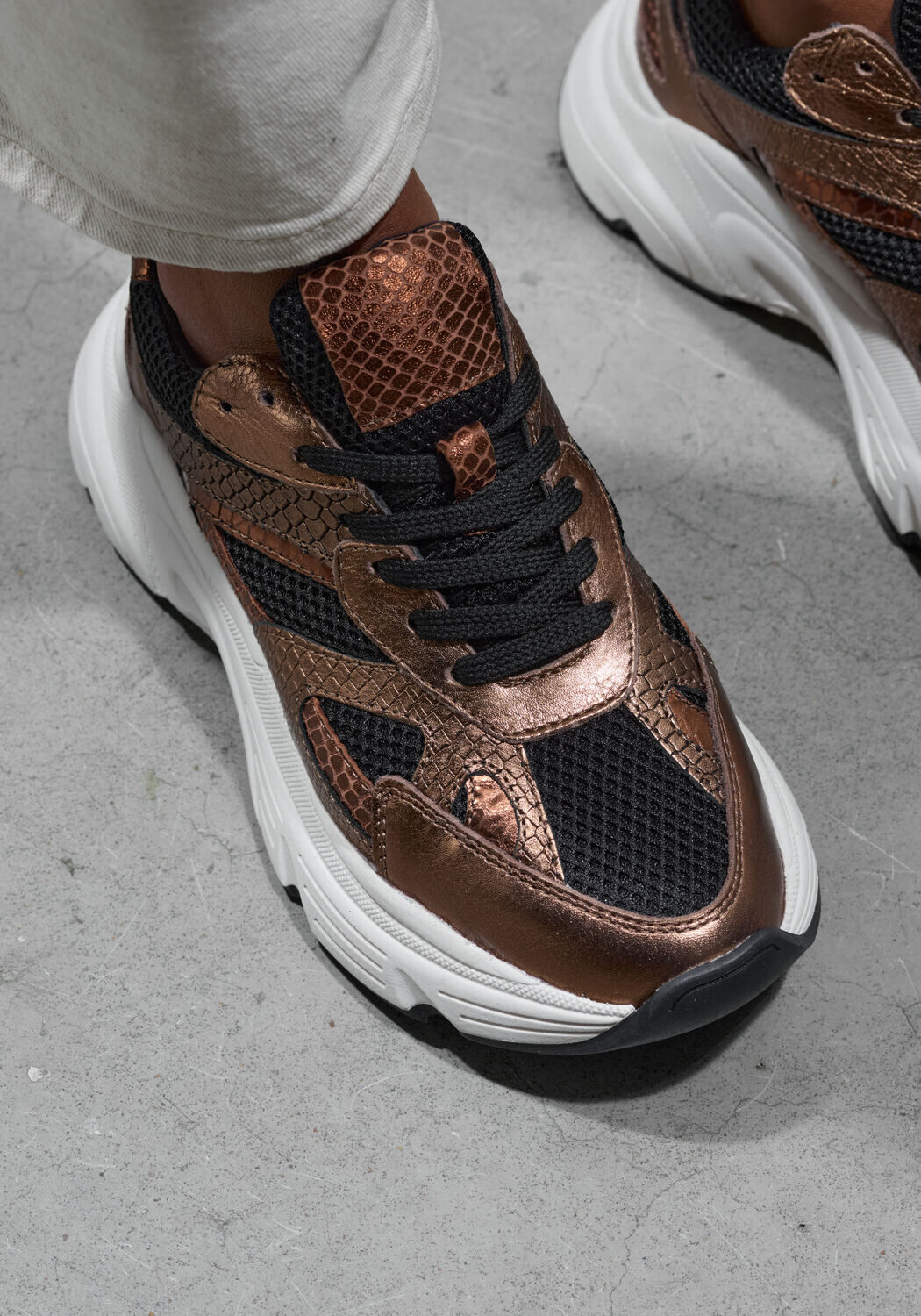 Bronzefarbene LINA LOCCHI Sneaker Low TOKIO - large