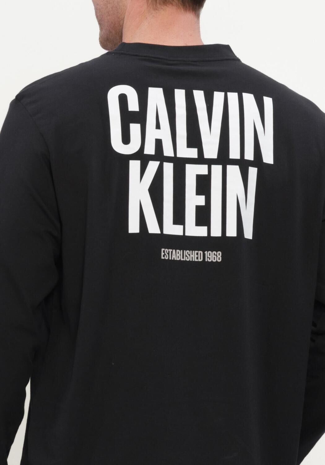 Schwarze CALVIN KLEIN T-shirt LS 30S EU BLOCK FRONT CALVIN TEE - large