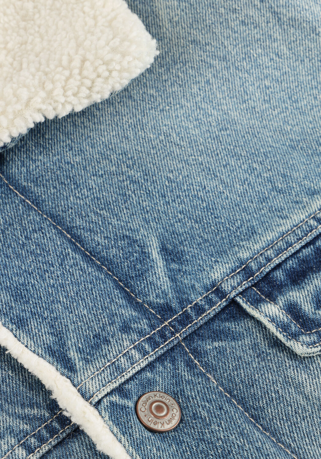 Hellblau CALVIN KLEIN Jeansjacke 90S SHERPA TRUCKER TINTED THUNDR - large