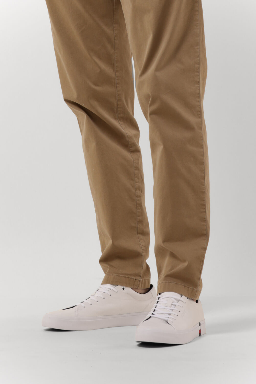 Wei&szlig;e TOMMY HILFIGER Sneaker Low MODERN VULC CORPORATE - large