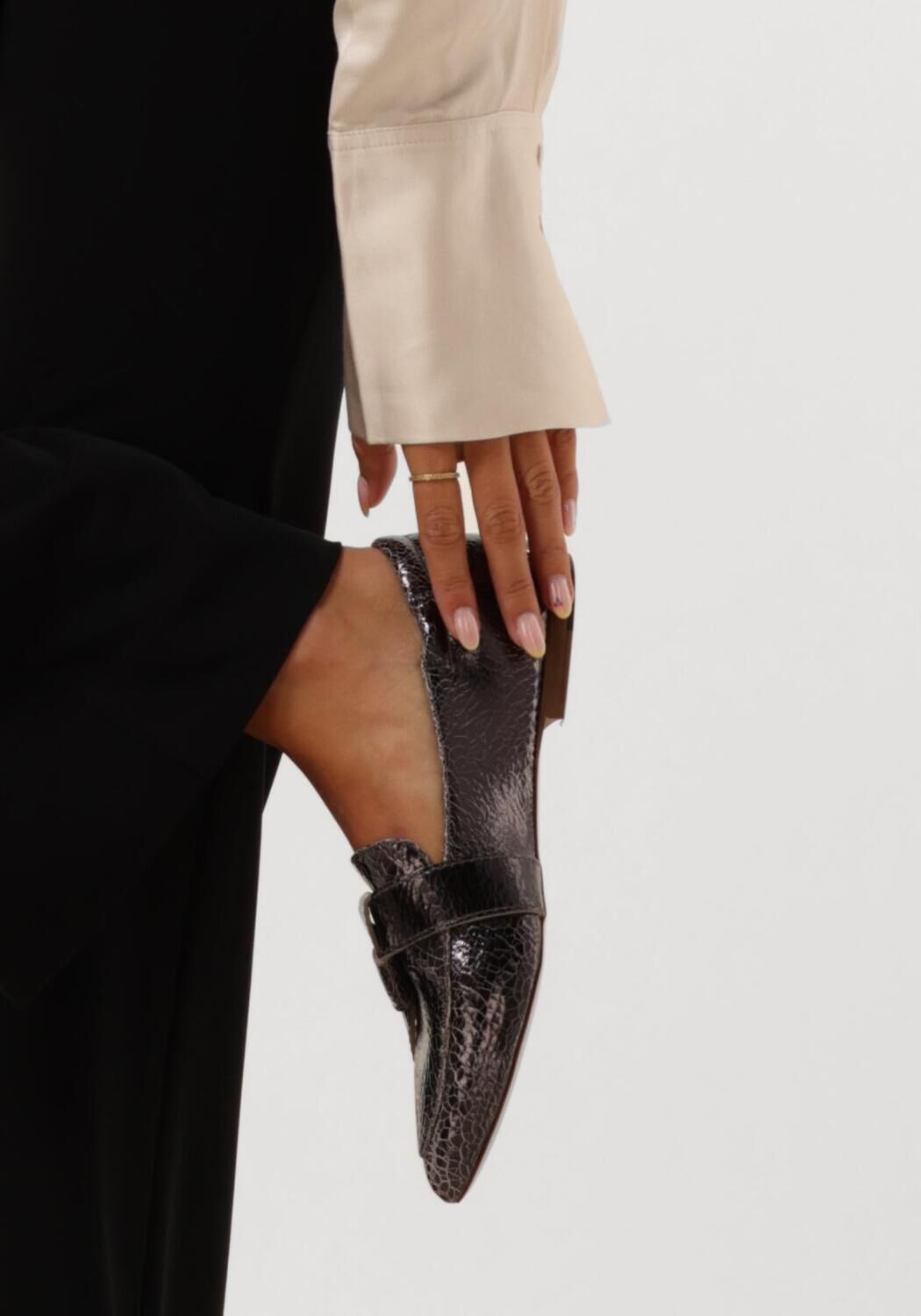 Schwarze VIA VAI Loafer LOLA RAYNE - large