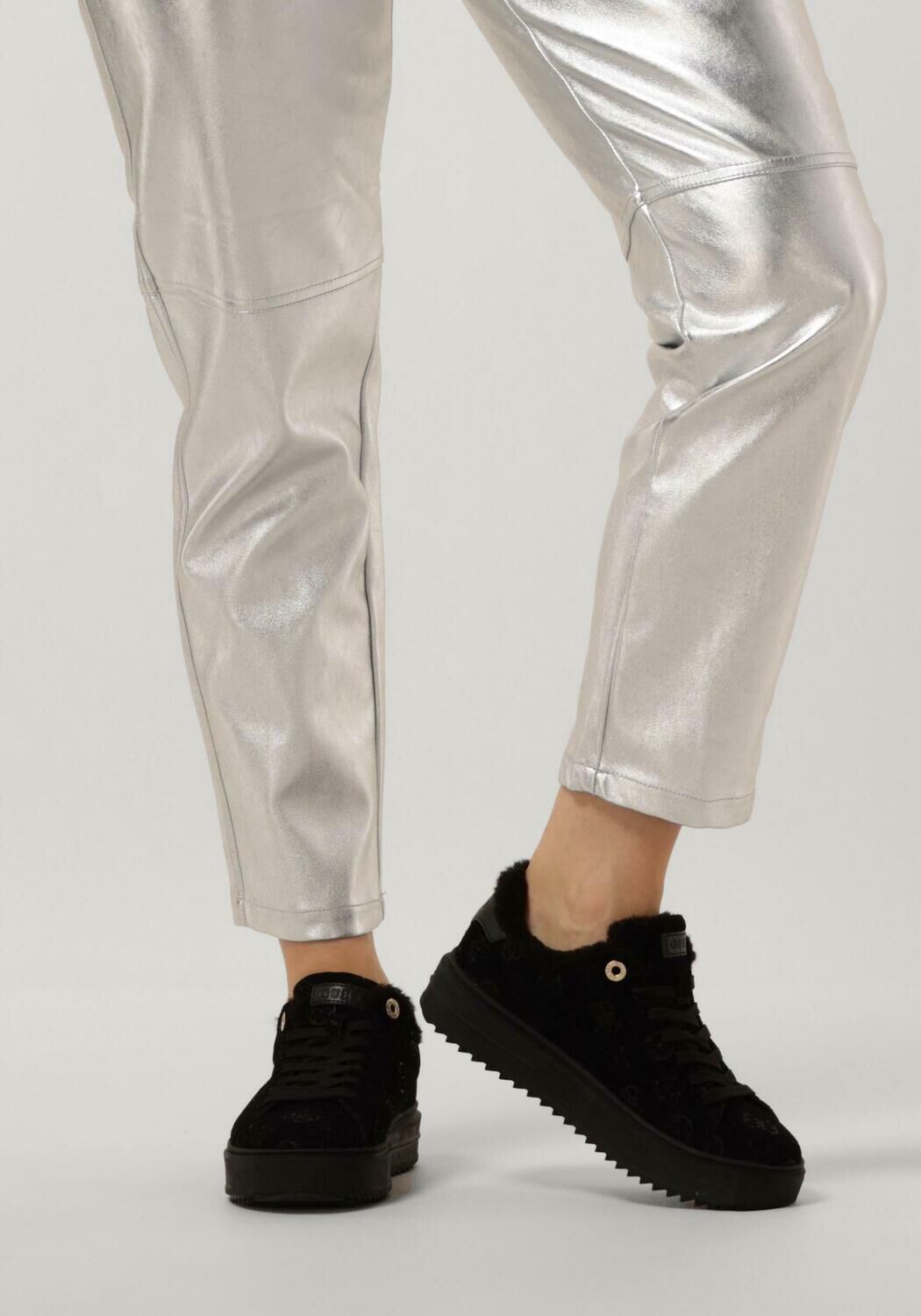 Schwarze GUESS Sneaker Low DENESA - large