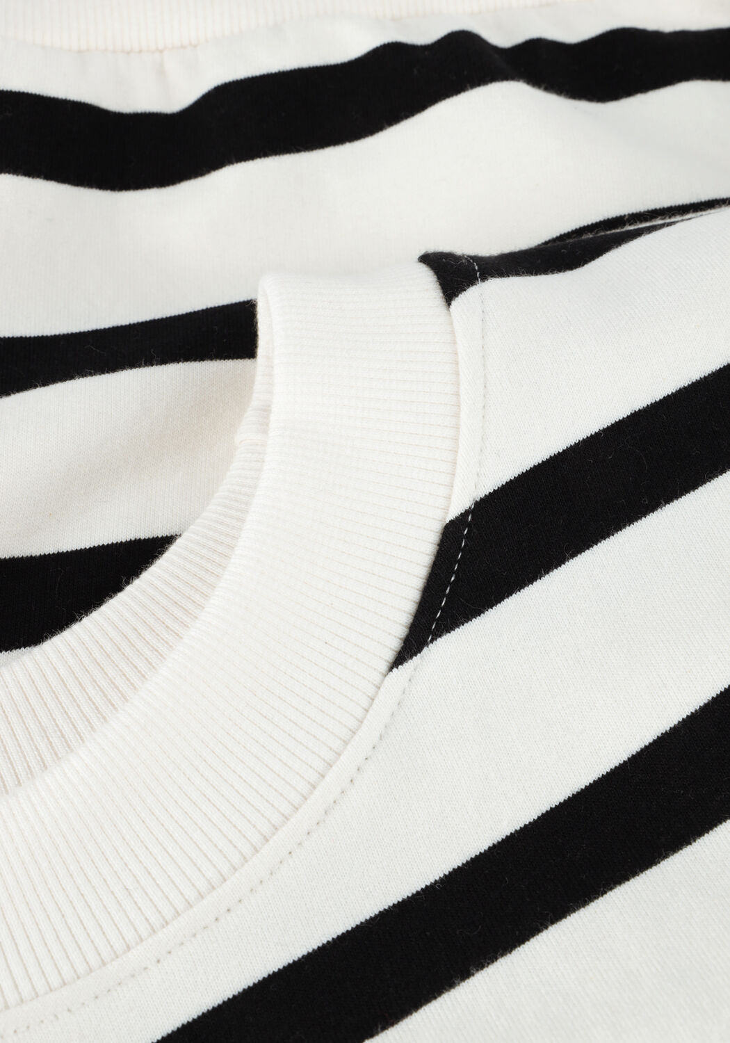 Schwarze MINUS Pullover ESTELLA SWEAT - large