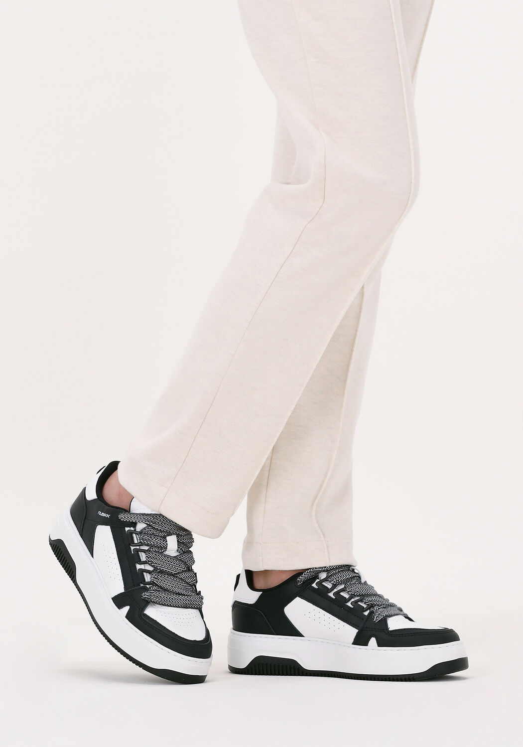 Dames kleding, schoenen, tassen en accessoires | Morgen in huis* | Omoda