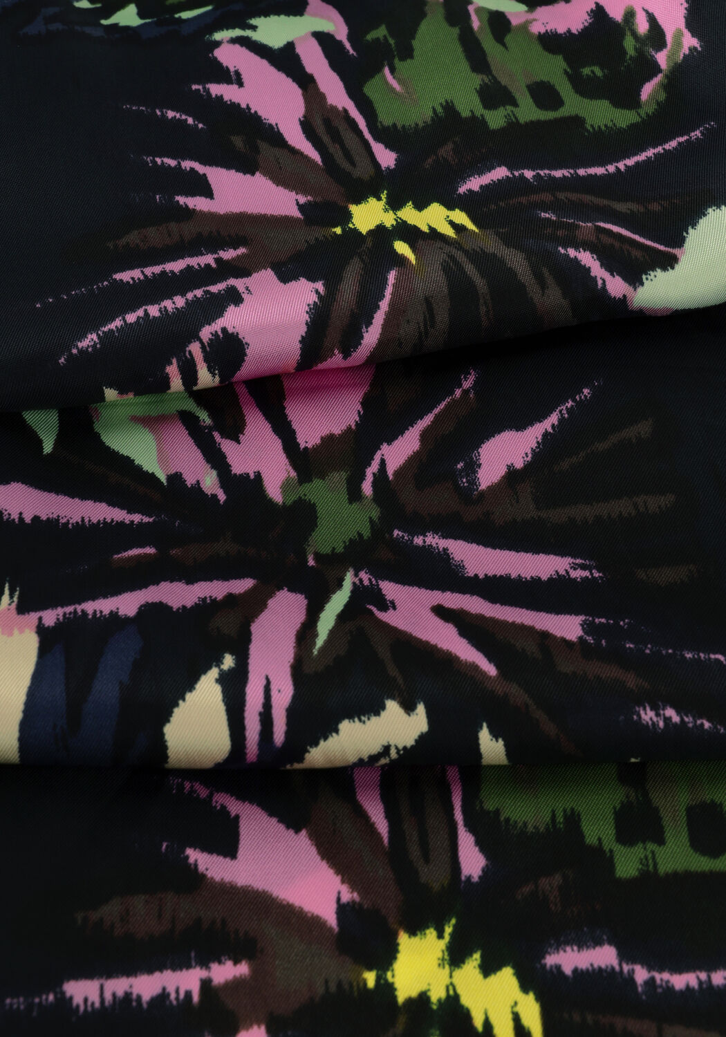 Schwarze SCOTCH & SODA Weite Hose GIA - MID RISE WIDE LEG PRINTED SILKY TROUSERS - large