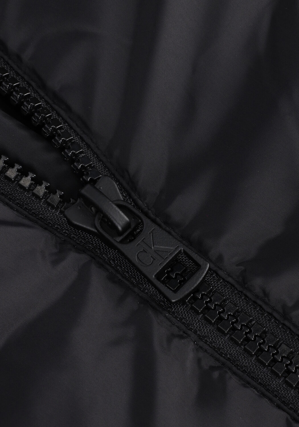 Schwarze CALVIN KLEIN Wattierte Jack ESSENTIALS NON DOWN LONG JACKET - large