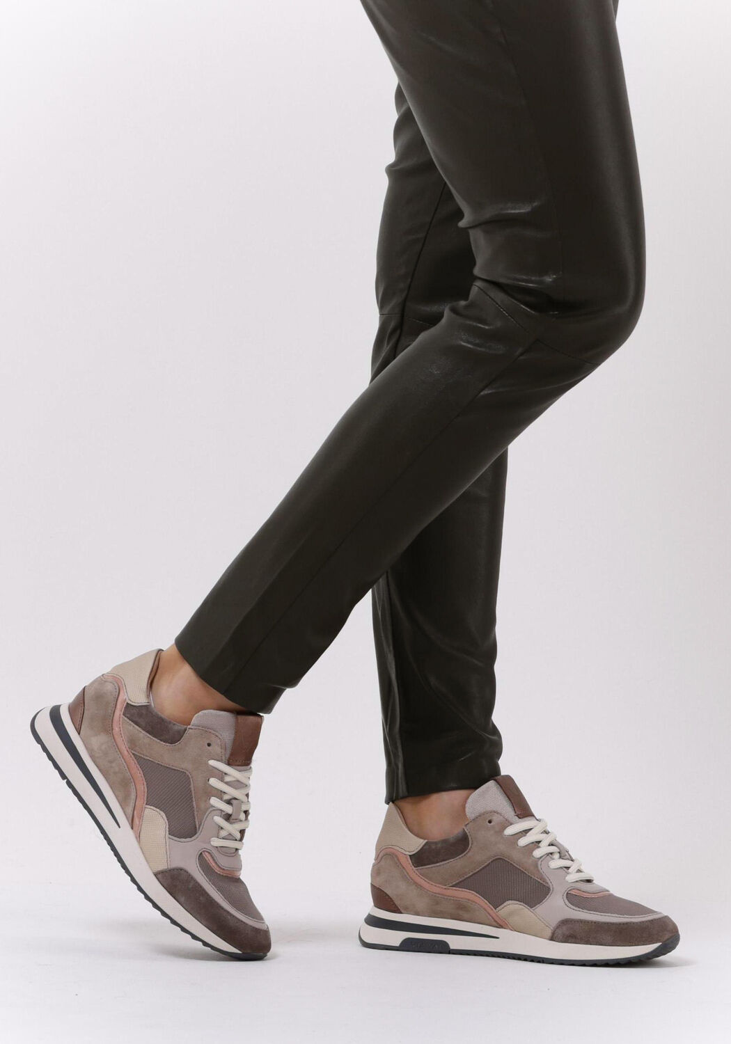 Gr&uuml;ne VIA VAI Sneaker Low NORA SOOTH - large