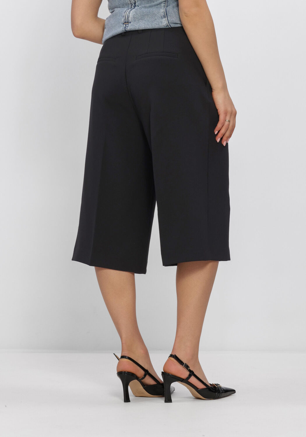 Schwarze SECOND FEMALE Hosen FLORE BERMUDA - large