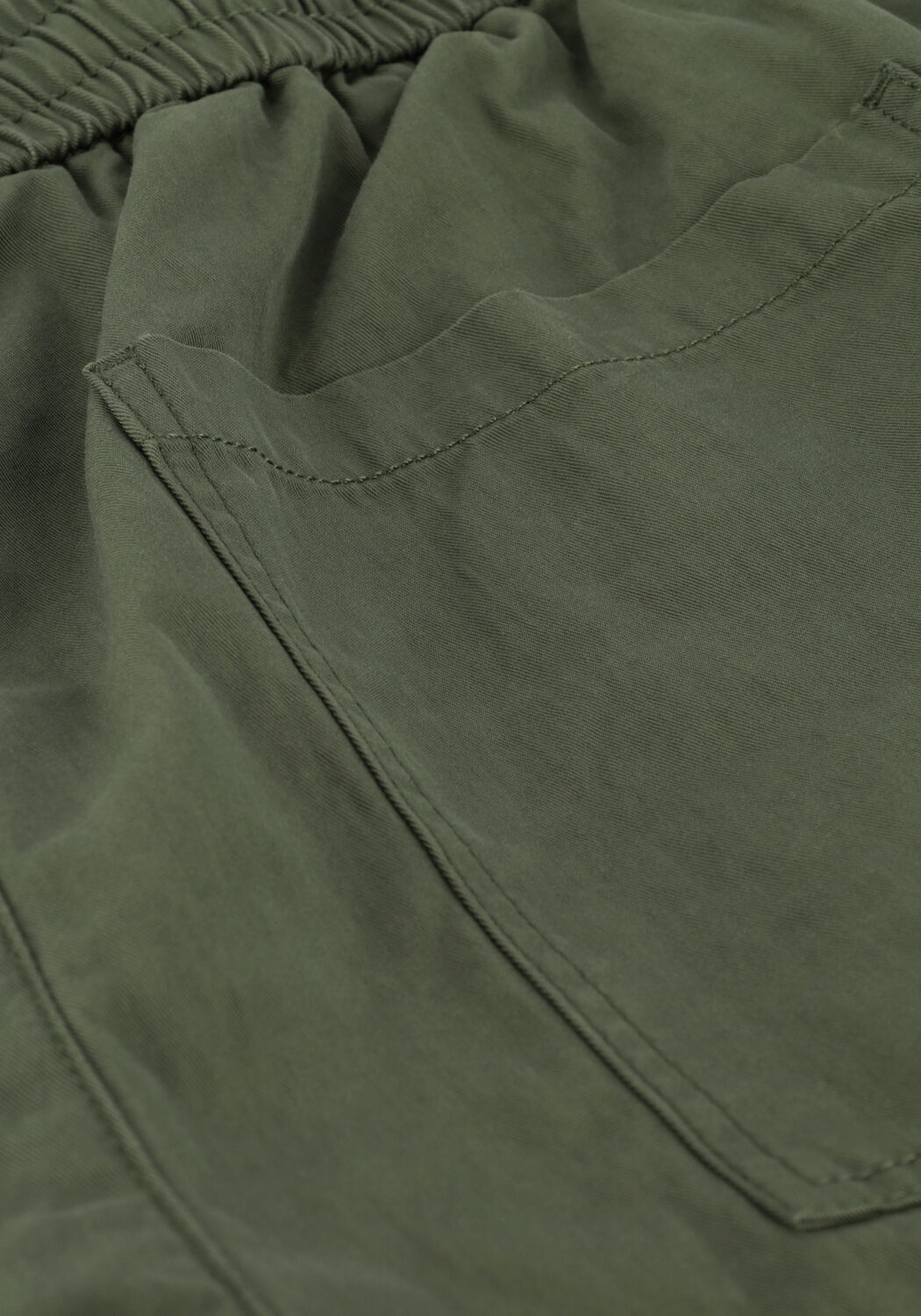 Gr&uuml;ne MINIMUM Kurze Hose JENNUS - large