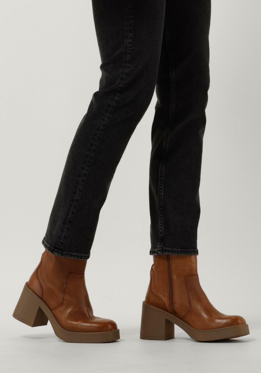 Cognacfarbene OMODA Stiefeletten LPBOMMA-08 - large
