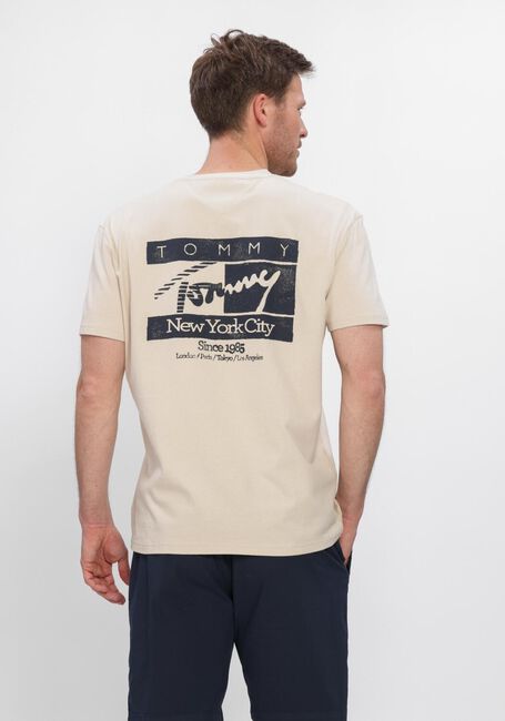 Beige TOMMY JEANS Polo-Shirt TJM REG SIGN FLAG SS TEE EXT - large